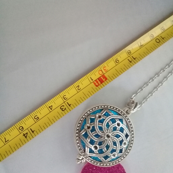 Aromatherapy celtic design necklace - Picture 2 of 4